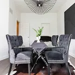 Grand 3 Bedroom Toronto Victorian Entire Home