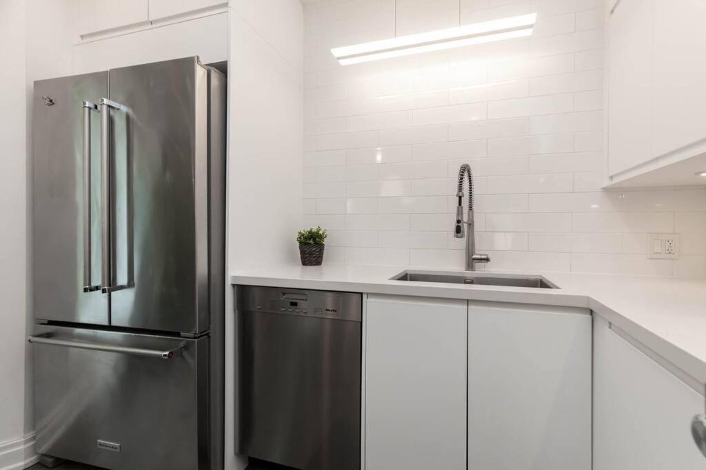 Grand 3 Bedroom Victorian Entire Holiday home Toronto