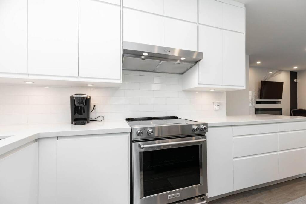 Grand 3 Bedroom Victorian Entire Holiday home Toronto