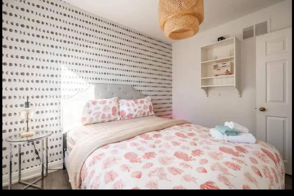 Grand 3 Bedroom Victorian Entire * Toronto