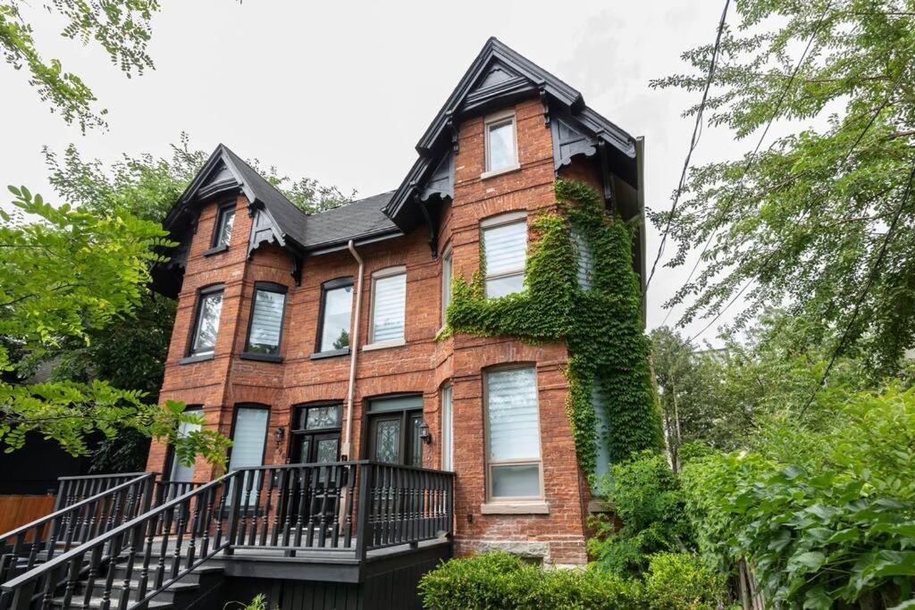 Grand 3 Bedroom Victorian Entire Holiday home Toronto
