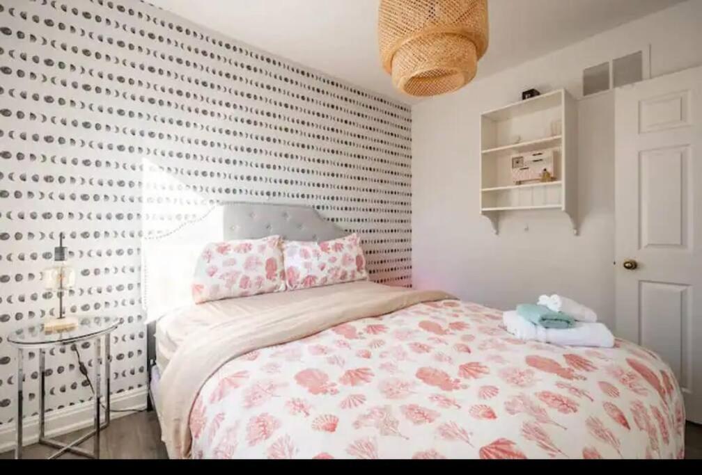 Grand 3 Bedroom Victorian Entire Toronto